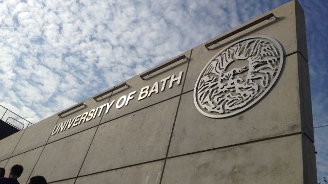 巴斯大学