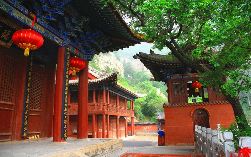 崇灵门,二郎庙等等,其中最著名的,就是恒宗殿,恒宗殿是北岳恒山的主庙
