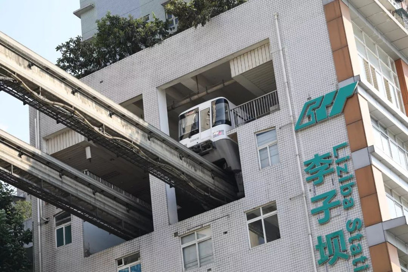 李子坝轻轨站