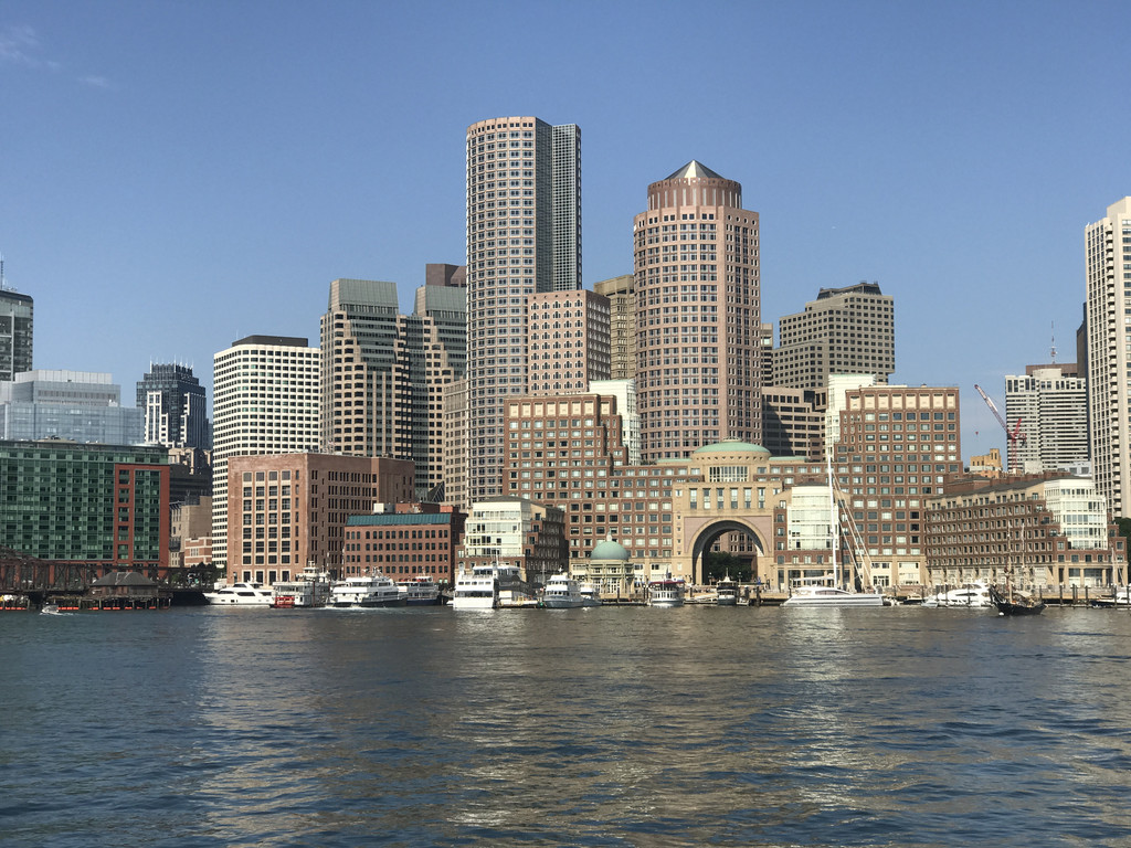 波士顿凯尔特人主场球迷狂热支持燃爆全场氛围