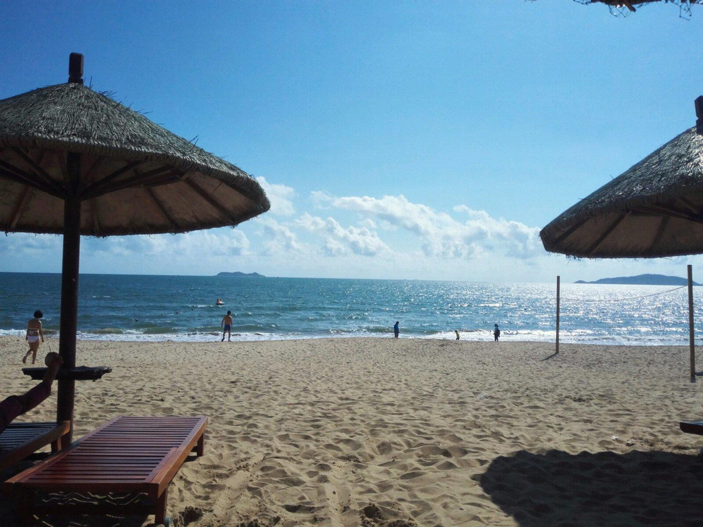 三亚阳光酒店海滨浴场                      