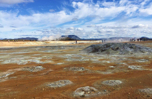 离开了维提火山口,我们就去米湖附近的哈维尔地热区