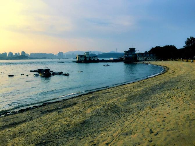 我们是按照人流走,直接逛龙头路,然后到达沙滩,再然后就到内厝澳码头