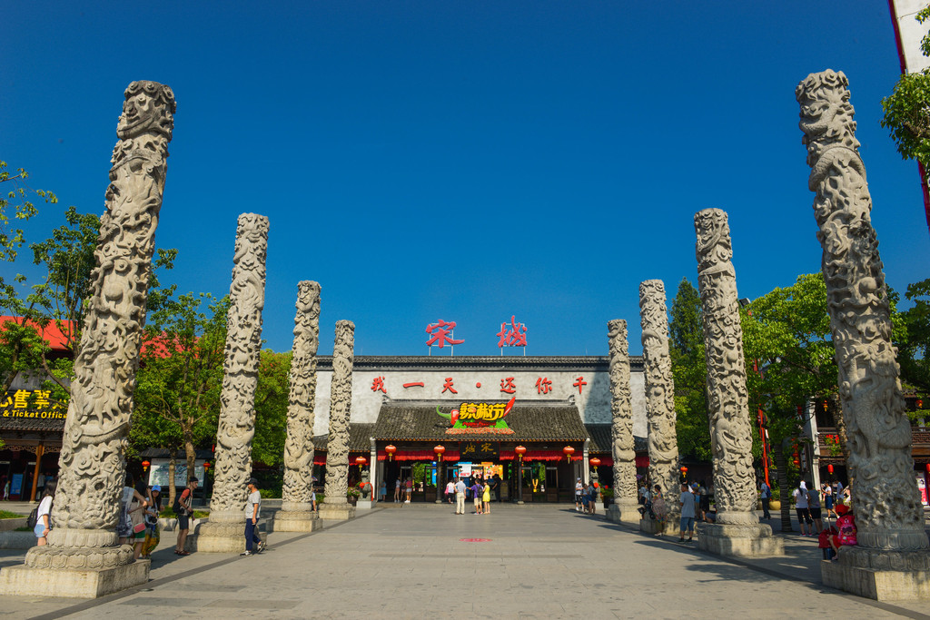 怪街,佛山,市井街,宋城河,千年古樟,九龙广场,城楼广场,文化广场,聊斋