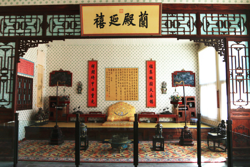 当天慈宁宫有佛像的展览,还能找到《我在故宫修文物》中修复的木佛像
