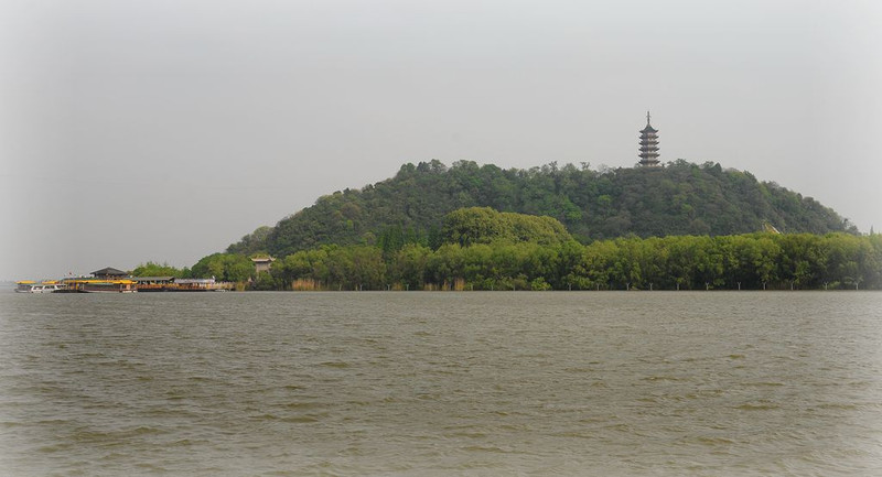 先上一张镇江三山旅游景区全景图(四面环水是焦山).