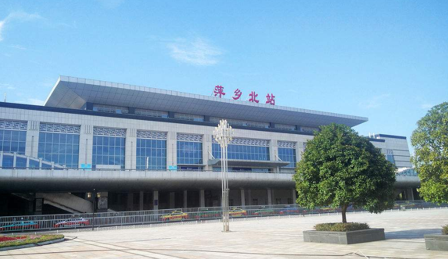 行车路线:萍乡北站—芦溪—芦万武旅游公路—万龙山—武功山温泉君澜