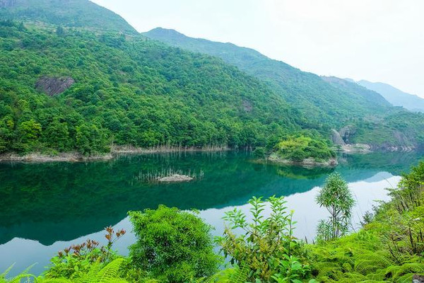 这次与好友来到了乐清市黄坦坑水库.山水交融的地方.