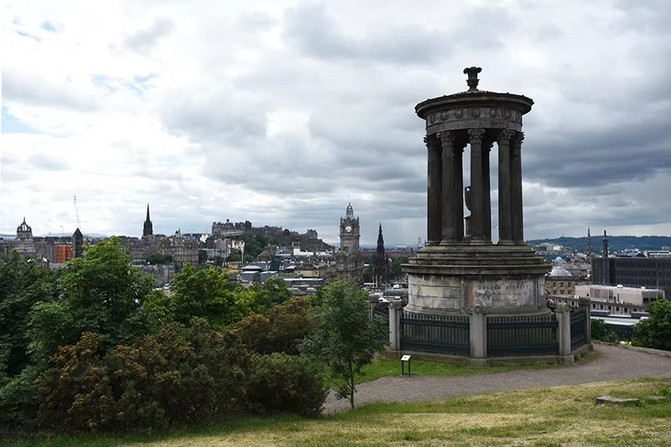 杜格尔德·斯图尔特纪念碑(dugald stewart monument),站在这里可以