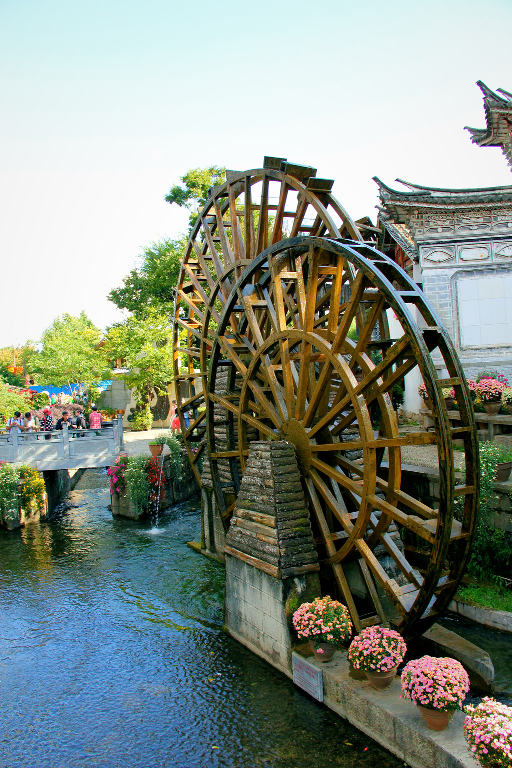 夜宿:芝麻开门客栈(约450元/间) 第2天 丽江古城,拉市海,束河古镇