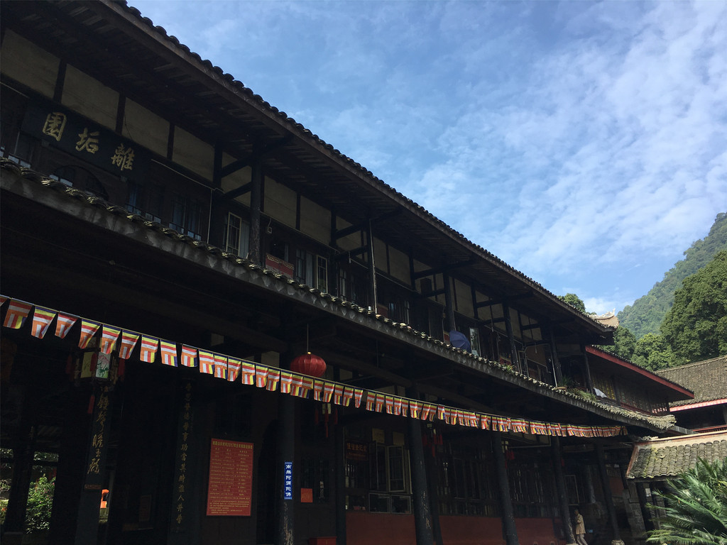 峨眉山伏虎寺一日游