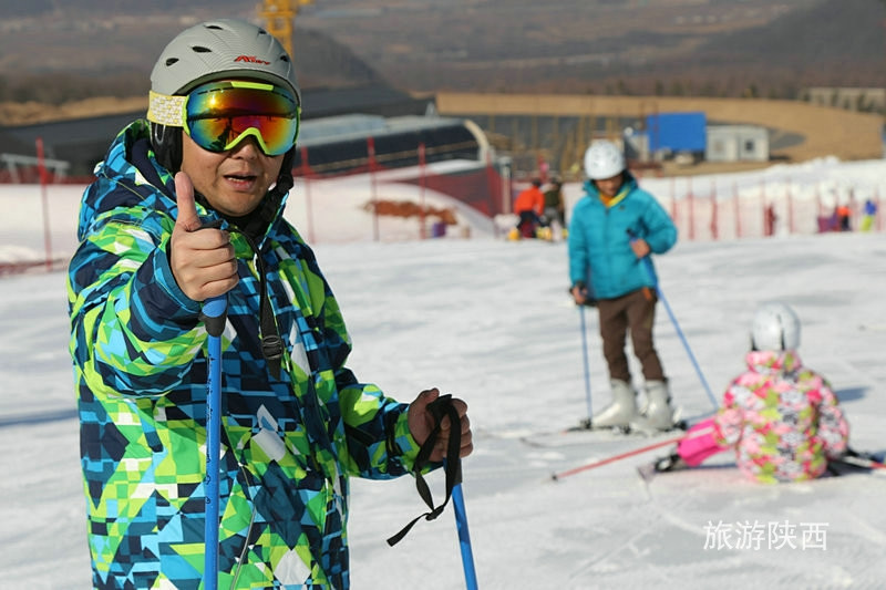 太白鳌山滑雪场初体验 在摔跤中享受大美风光