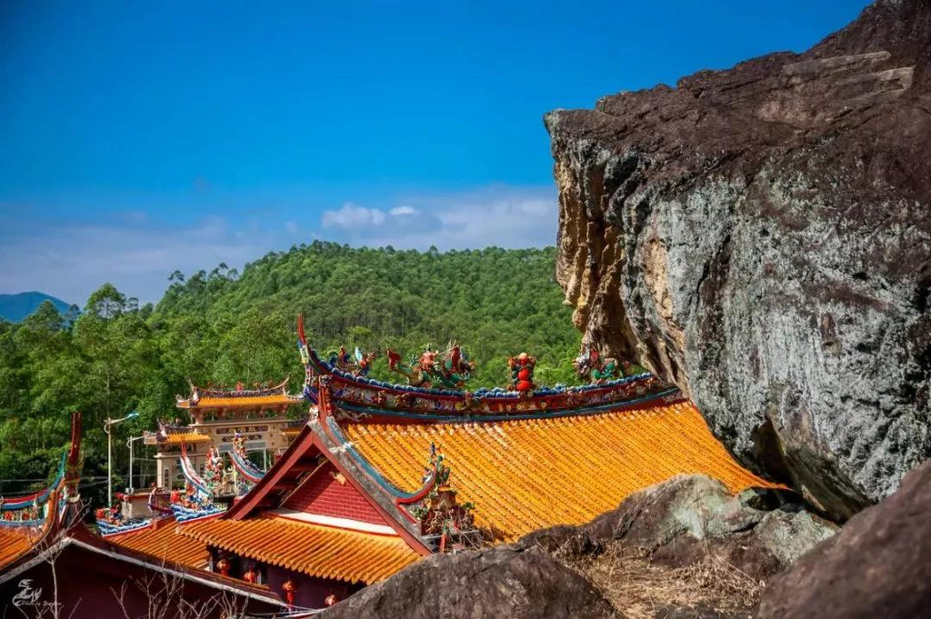 长泰鼓鸣岩风景区