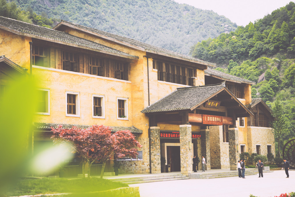 望仙峡谷小镇,上饶适合带家人出游的景区,关键还!