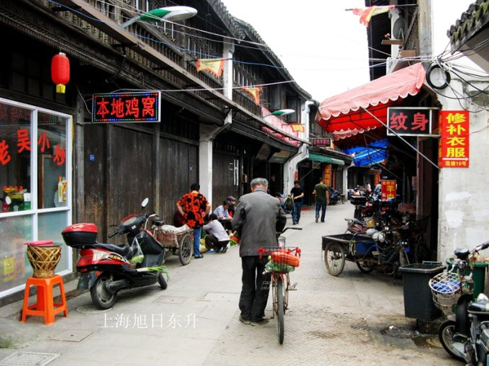 庄行古镇历史悠久,民风淳朴,伏天吃伏羊烧酒是庄行地区千百年来形成的