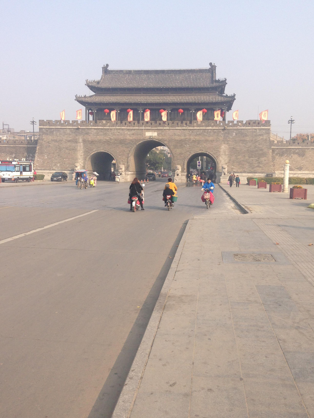 寿县南门-通淝门,唯一可通公交大型车的门.