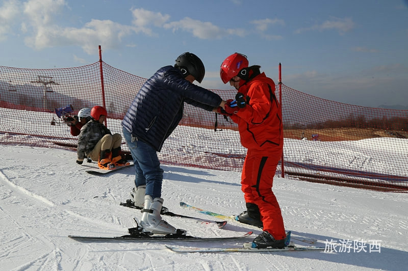 太白鳌山滑雪场初体验 在摔跤中享受大美风光