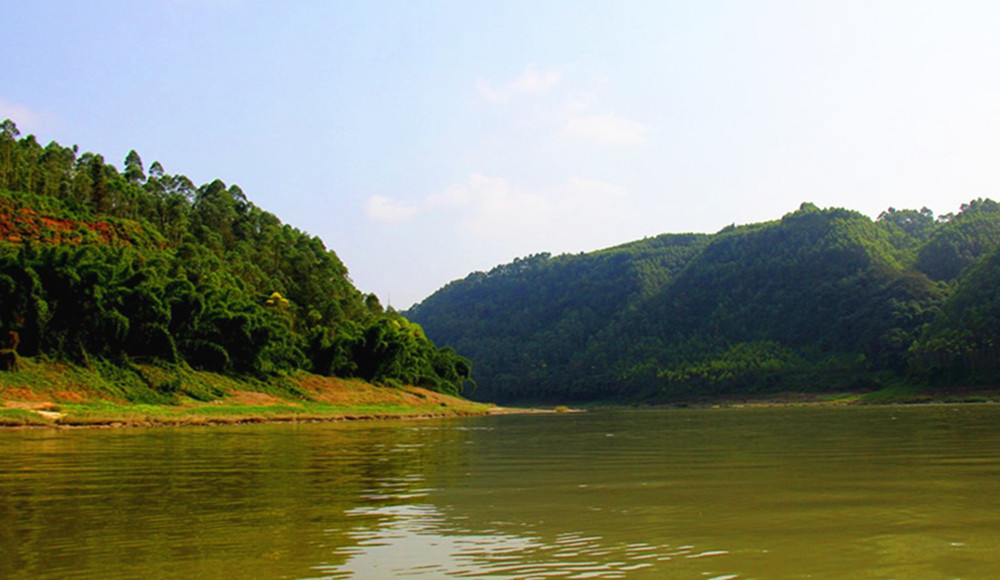 乐山市中区与眉山青神县之交岷江段有峡,名平羌三峡.