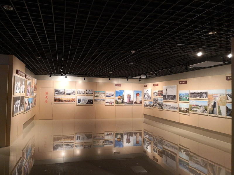 满洲里国门景区:中共六大展览馆内部,楼下还有"百年满洲里"图片展