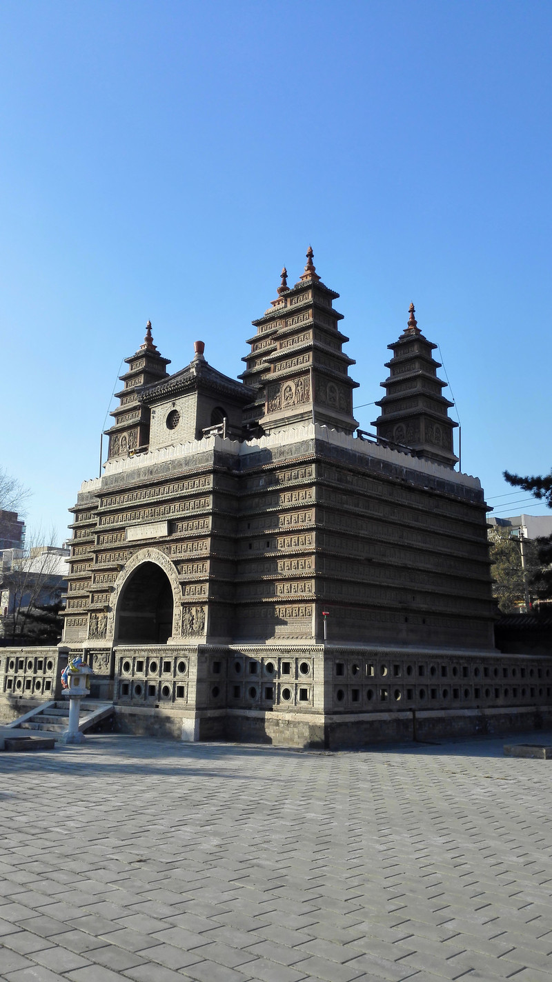 大召寺是中国内蒙古呼和浩特玉泉区南部的一座大藏传佛教寺院,属于