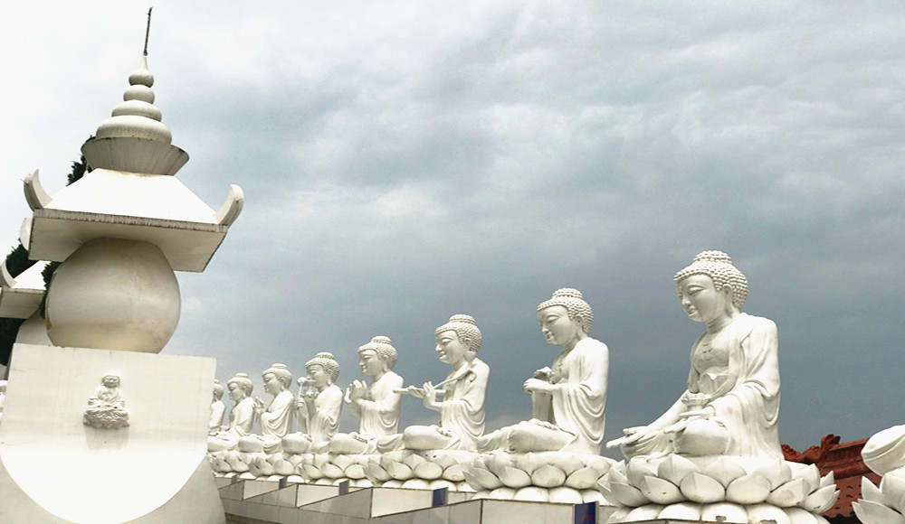 圣水寺系四川省的八大丛林之一,号称"中川第一禅林,因其地理位置独特