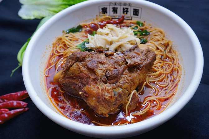 一见倾心的"大骨面"