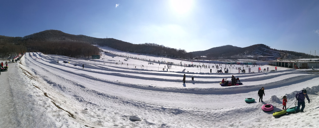 鸣山绿洲滑雪场