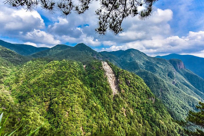 壮美的龙泉山景色再次令我赞叹不已,喜欢这样的风景的人我想肯定跟我