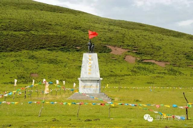 红军长征时过草地就是从四川毛儿盖进入若尔盖大草原,途中经过沼泽地