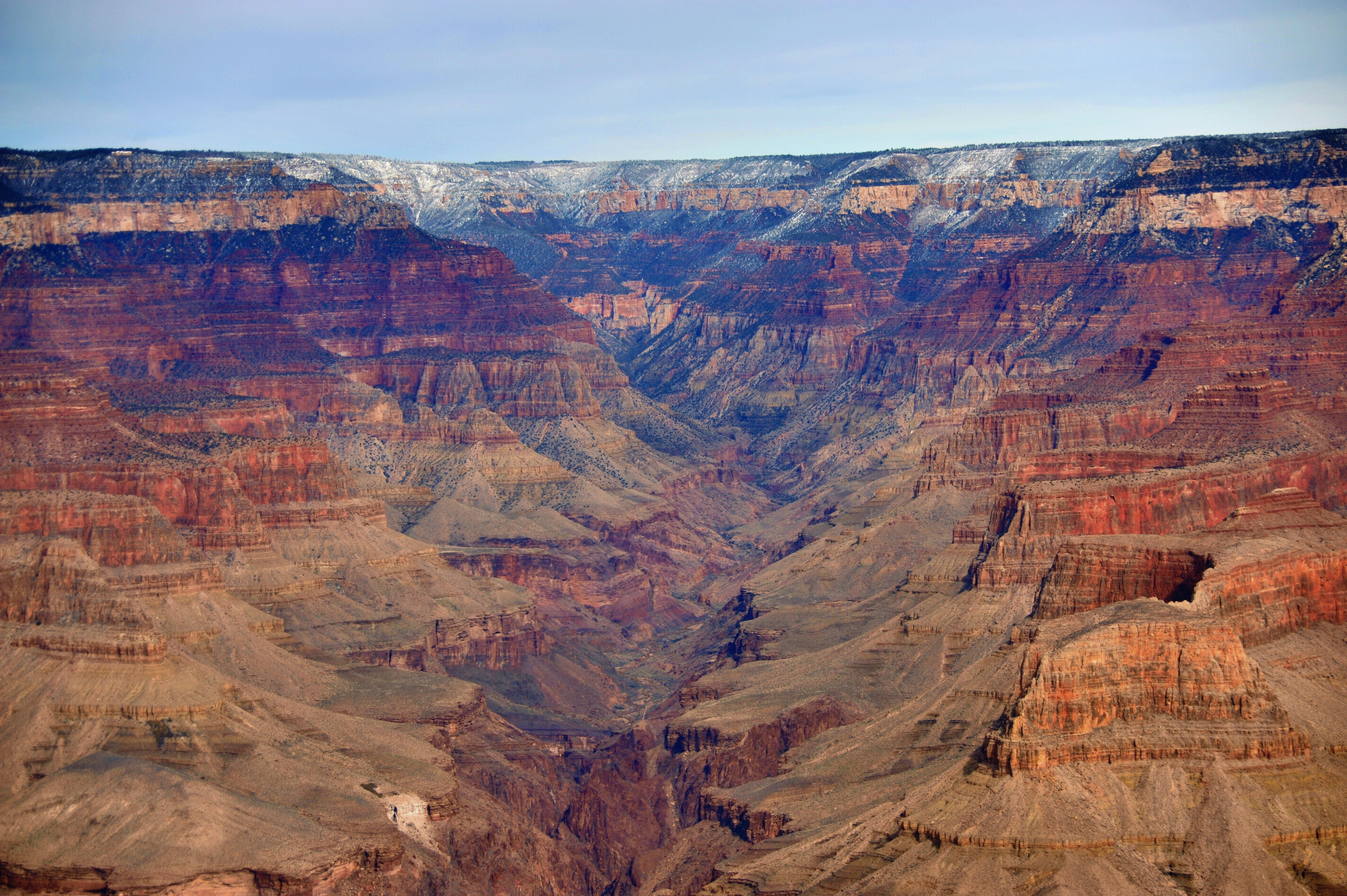 大峡谷村庄grand canyon village,这里有村庄和小木屋.