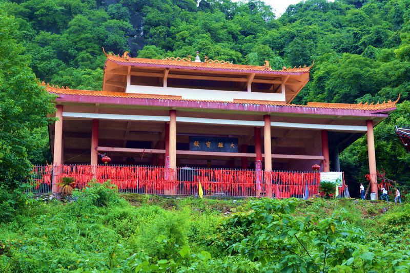 过三节,去鹿峰山景区梦幻钻地心,吃粽大赛