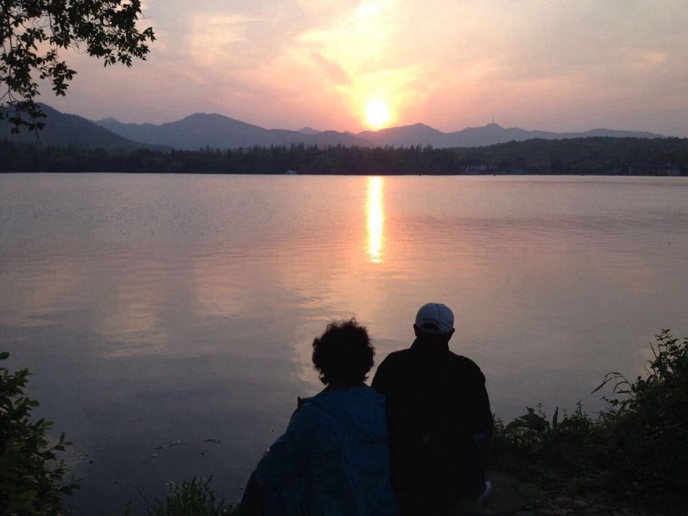                  最美不过夕阳红