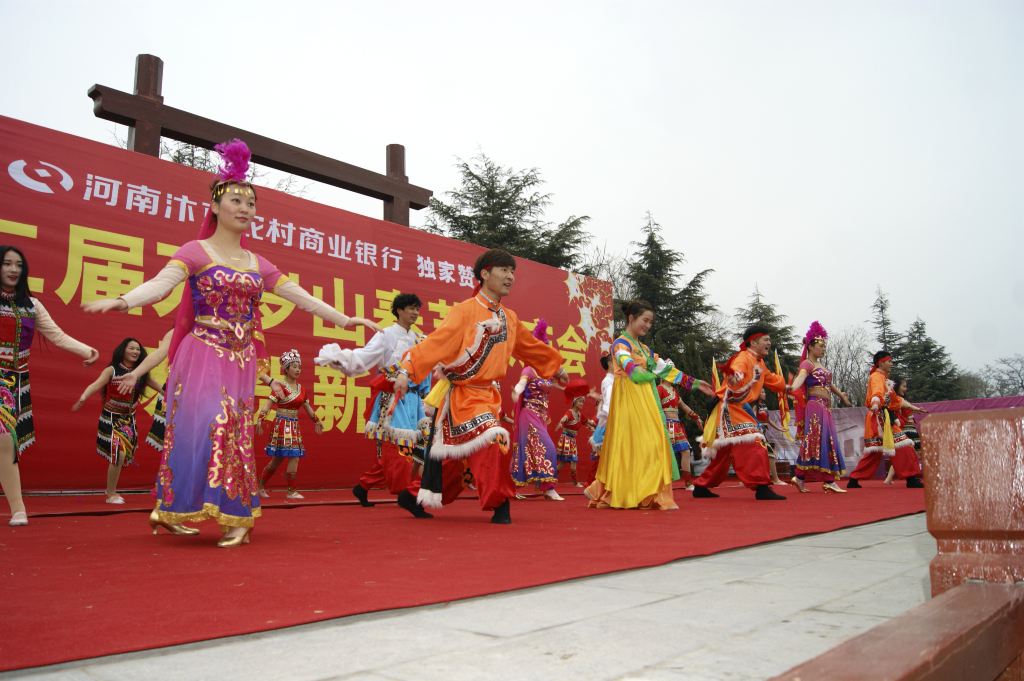 2015开封万岁山春节大庙会全家疯狂一日游