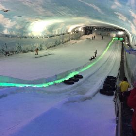 阿尔卑斯山室内滑雪场