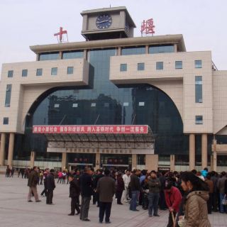 人和酒家在湖北省十堰市火车站旁边,生意还不错.图片