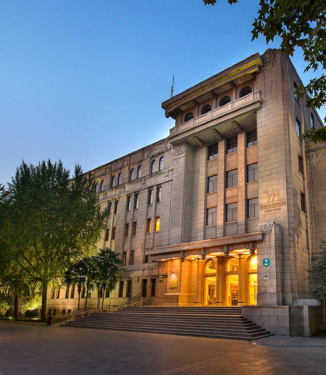 前苏联时期的怀旧建筑,漫步喷泉古典花园,明城墙近在咫尺