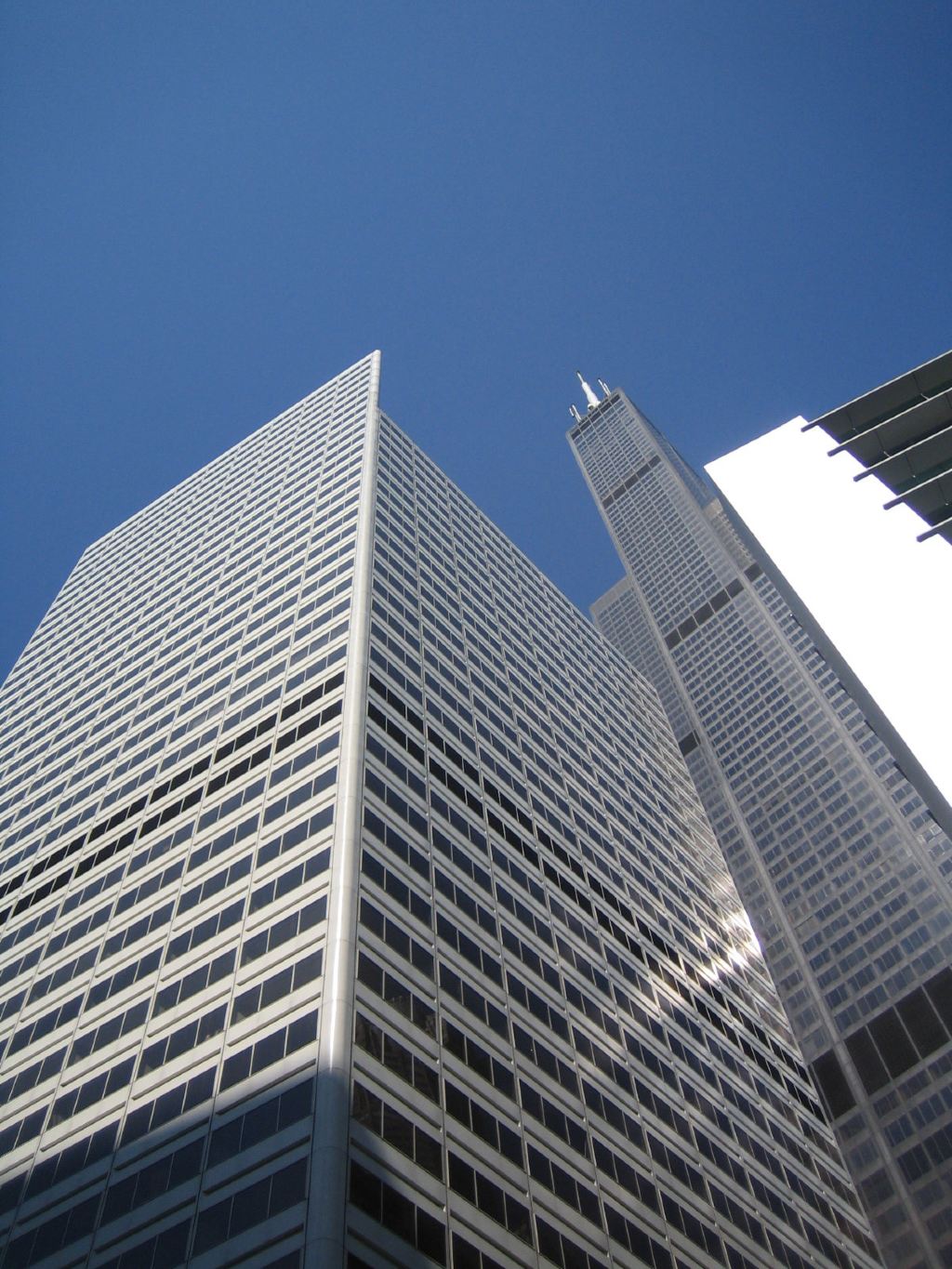 这就是 willis tower, 原来叫 sears tower (斯大厦)