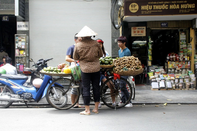 路上偶遇卖水果的本地人,不建议在这边买水果,比较贵,而且喊价特别高