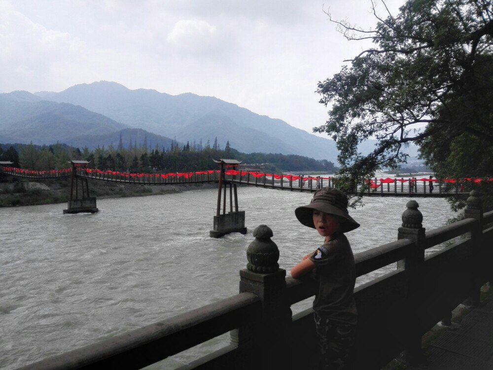 也称夫妻桥 都江堰