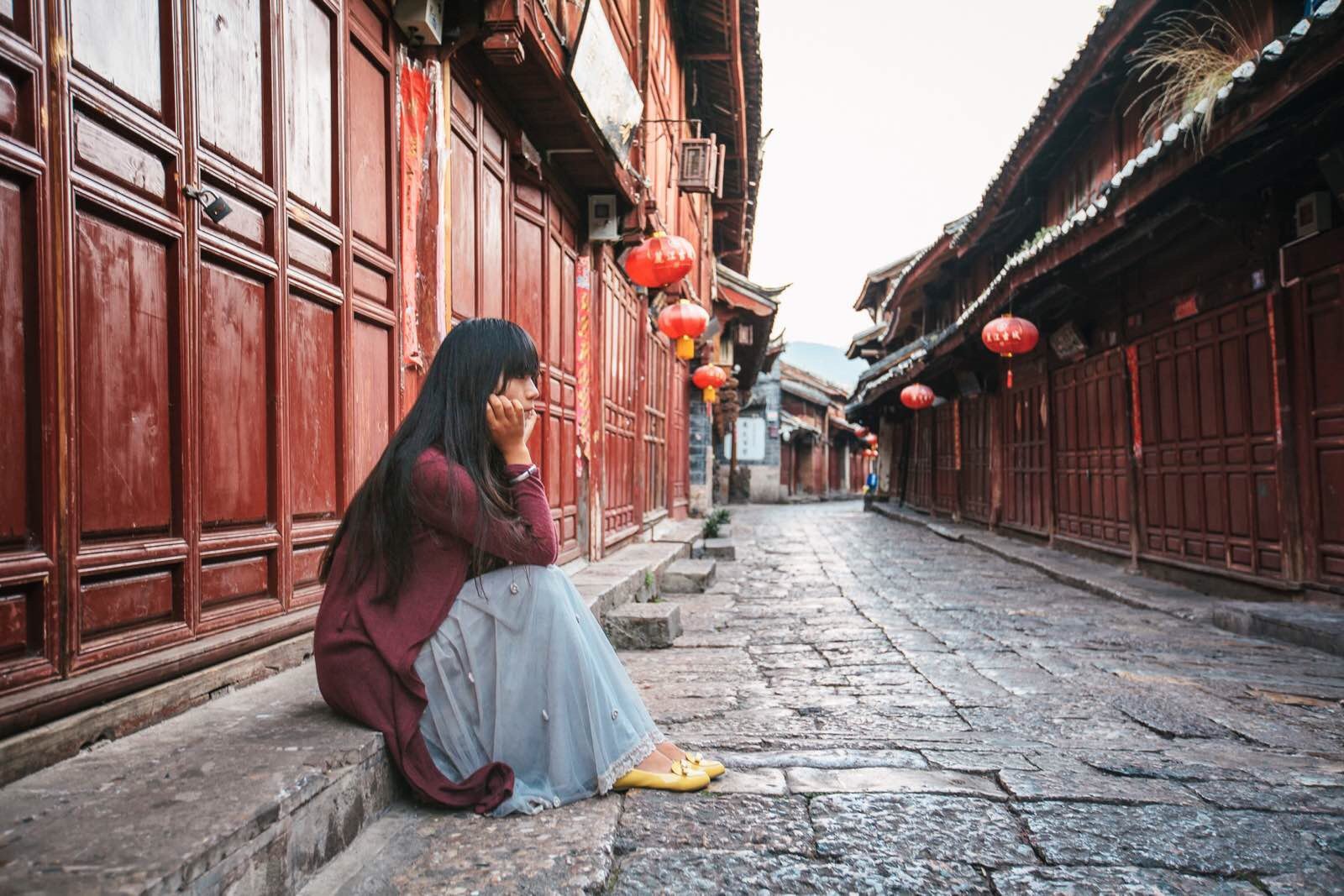 本以为这次起个大早拍照会非常的清静,到古城的时候天才幽幽亮,巷口