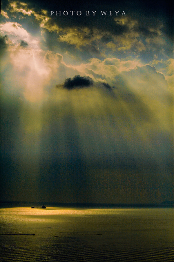 还是想念有天堂光的三亚湾!