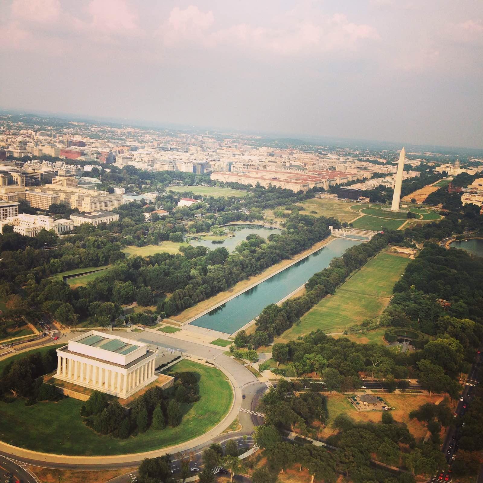 降落dca 座位是a 能近距离俯瞰国家广场 图上是华盛顿纪念碑和林肯