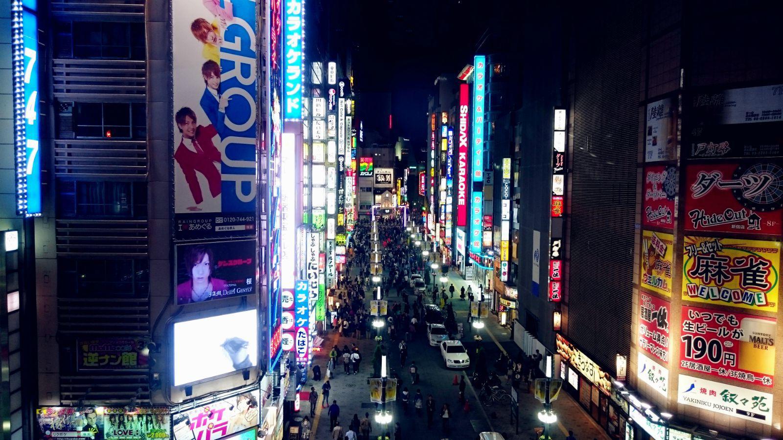 热闹额歌舞伎厅大街,看着如此夜景,想着即将结束此行,真是不舍离开.