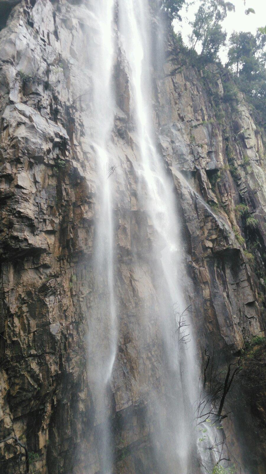 汤川大峡谷寻幽探奇