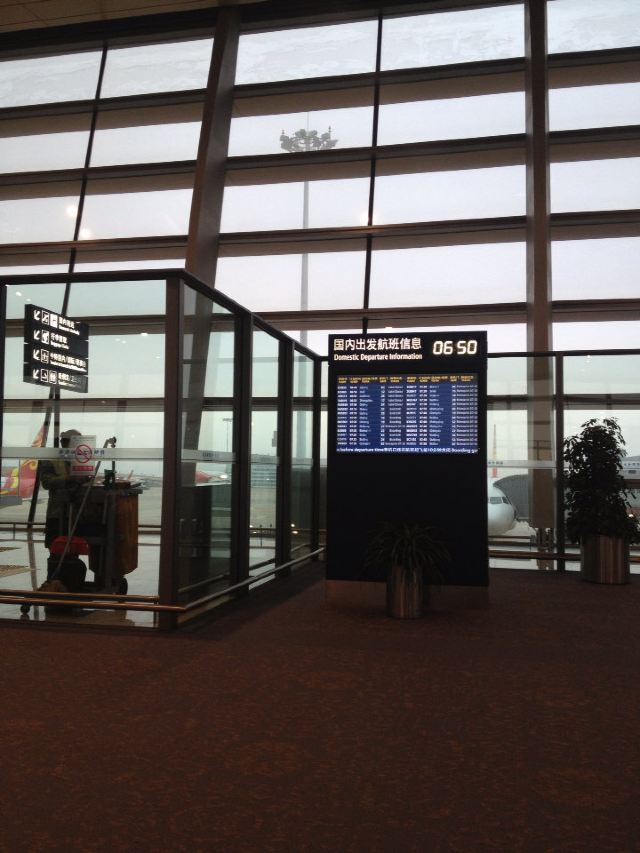 赶个早,05:30到达昆明长水机场,候机室,下一站--shangri la 昆明机场