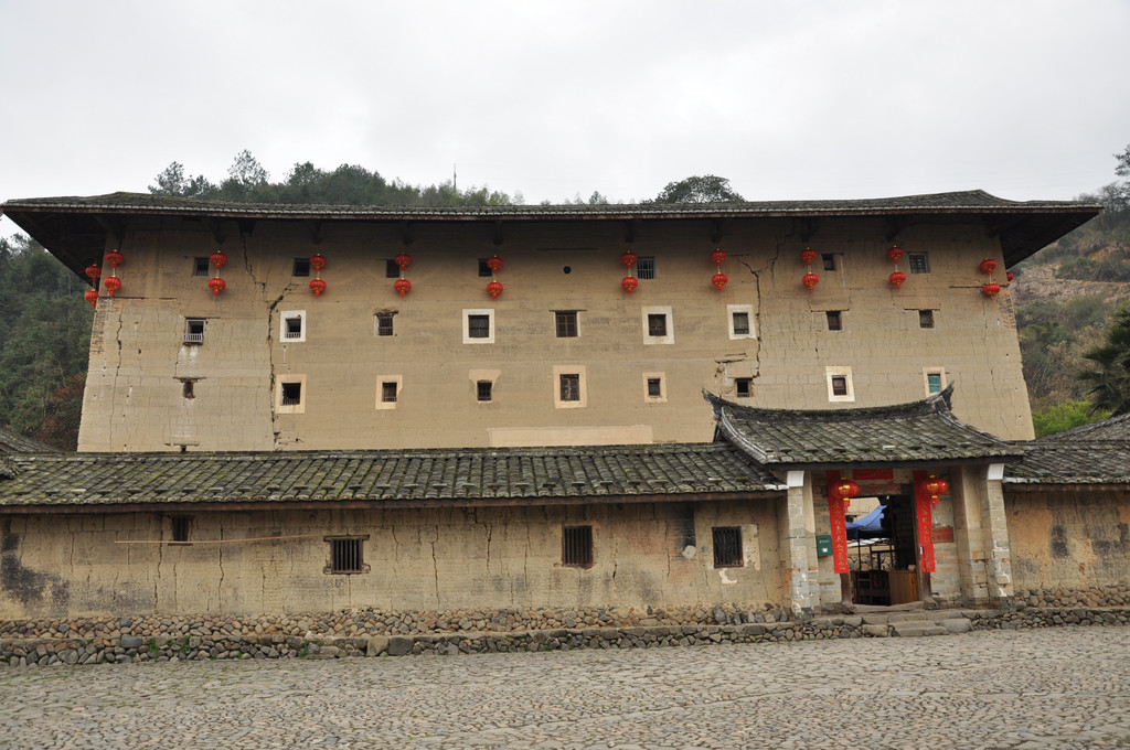 和贵楼 方形土楼 建在沼泽地上,算是奇迹