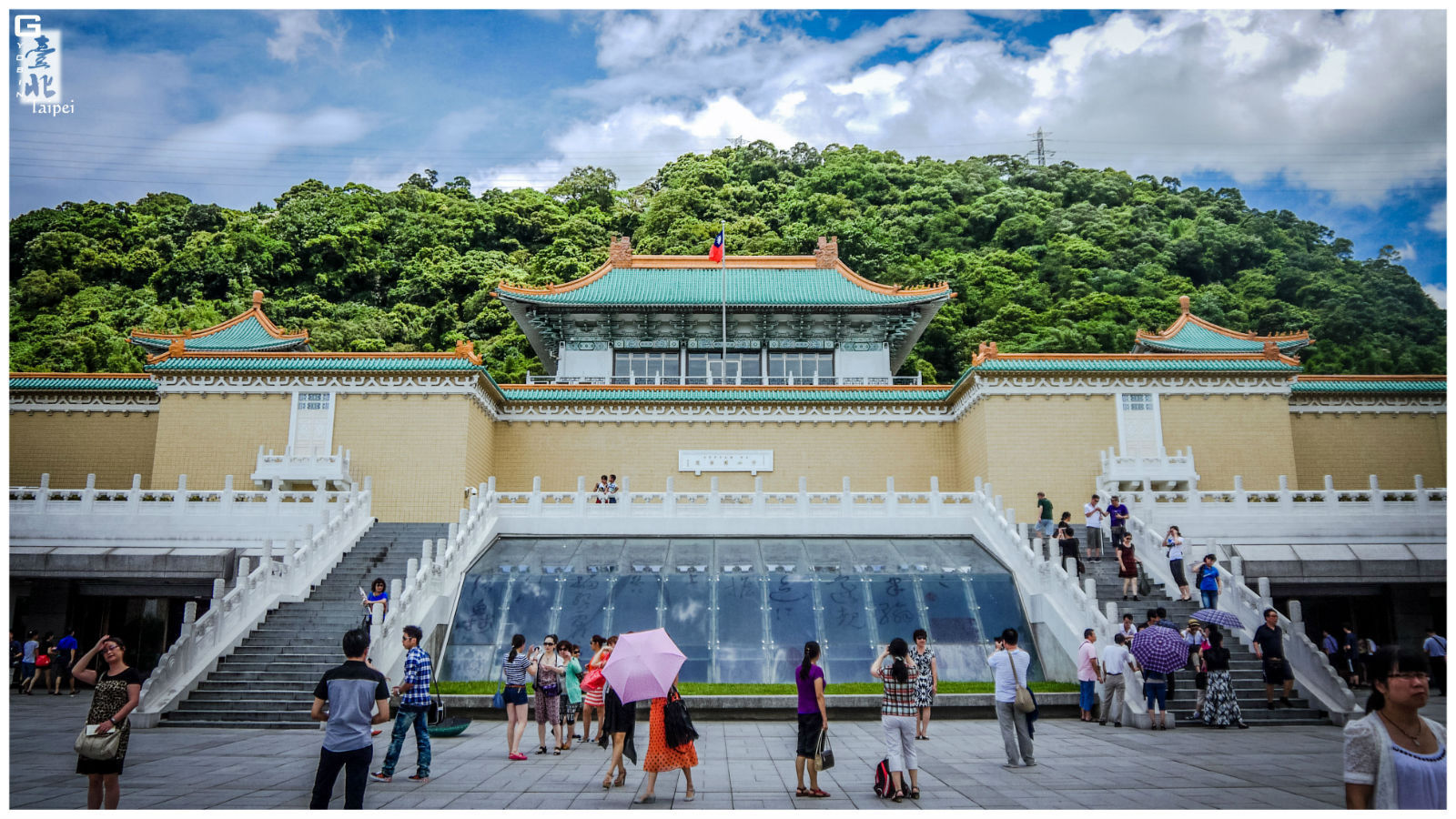 台北故宫博物院的性质跟我们北京故宫的性质是一样的 只是可能没有