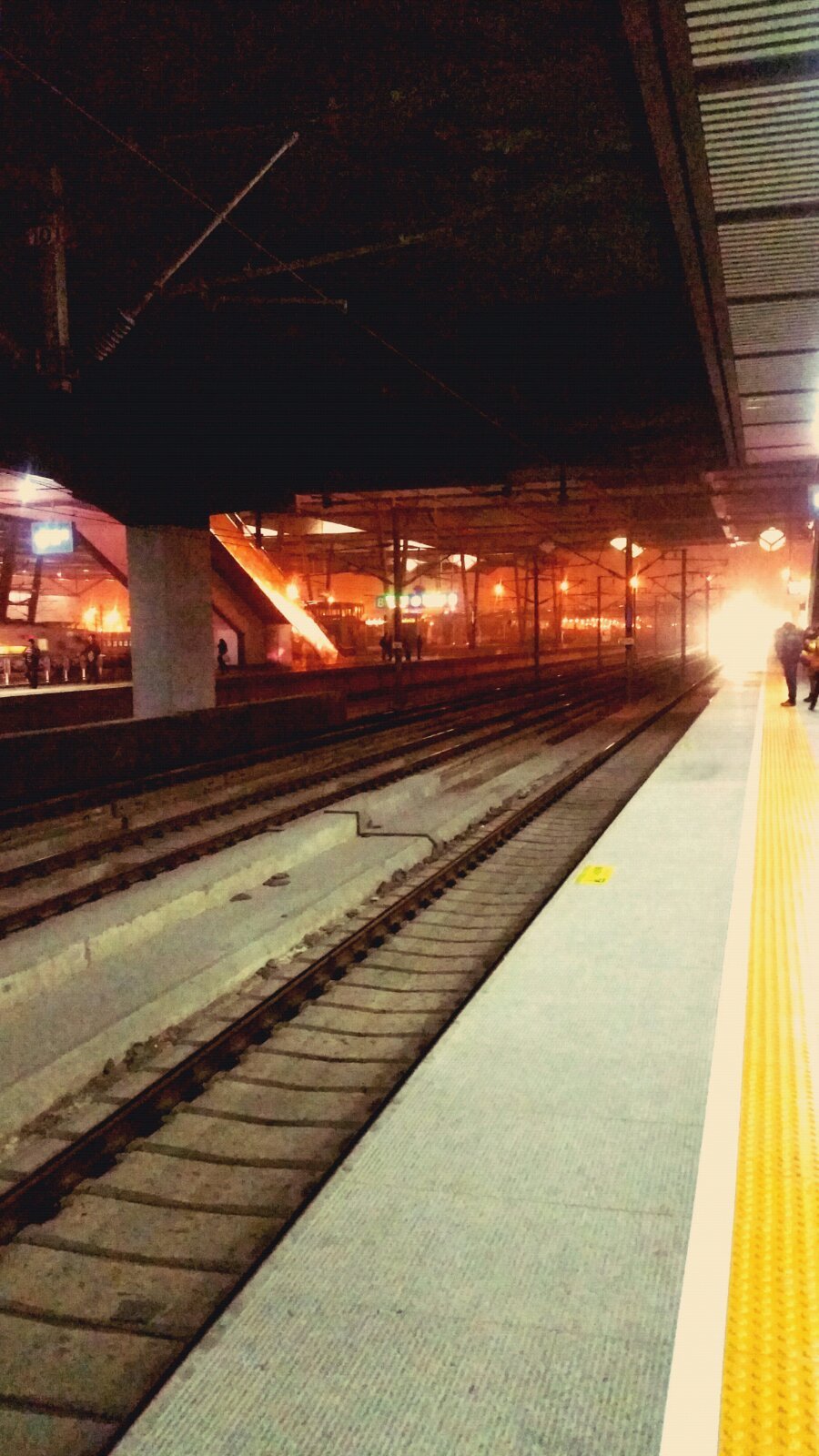晚上又去到了苏州火车站,踏上了前往大上海的旅途咯~ 苏州火车站