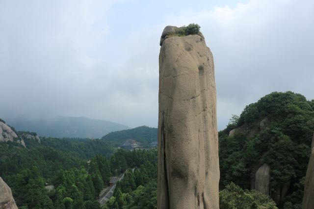 天柱峰(暑假游览过的雁荡山,天柱山都有天柱峰,唯有这个一块光溜溜的