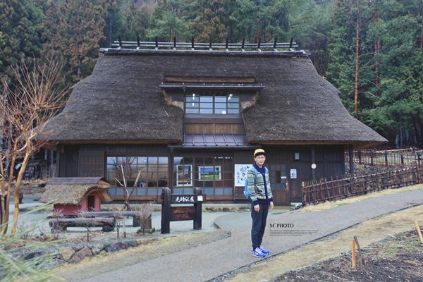 古代日式建筑的小村落 这种茅房在〔一休〕里倒是看到过不少.